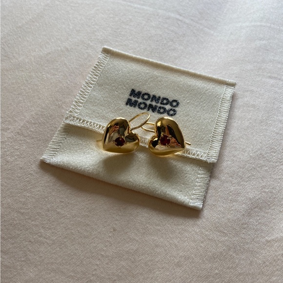 Lover Earrings in Gold - Picture 4 of 5